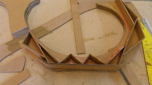 technique et structure d'une table en carton trois "D" Boucle