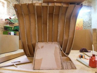 technique et structure d'une table en carton trois "D" Boucle