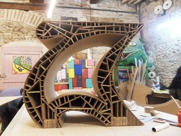structure table de nuit redondante en carton